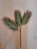 Ветка пальмы тройная, 67 см, цвет - зелёно-коричневый.