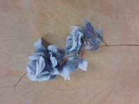 Ветка розы декоративная 75 см, цвет - голубой.