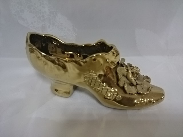 Сувенир "Туфля золотая" 7 х 16 см, керамика.