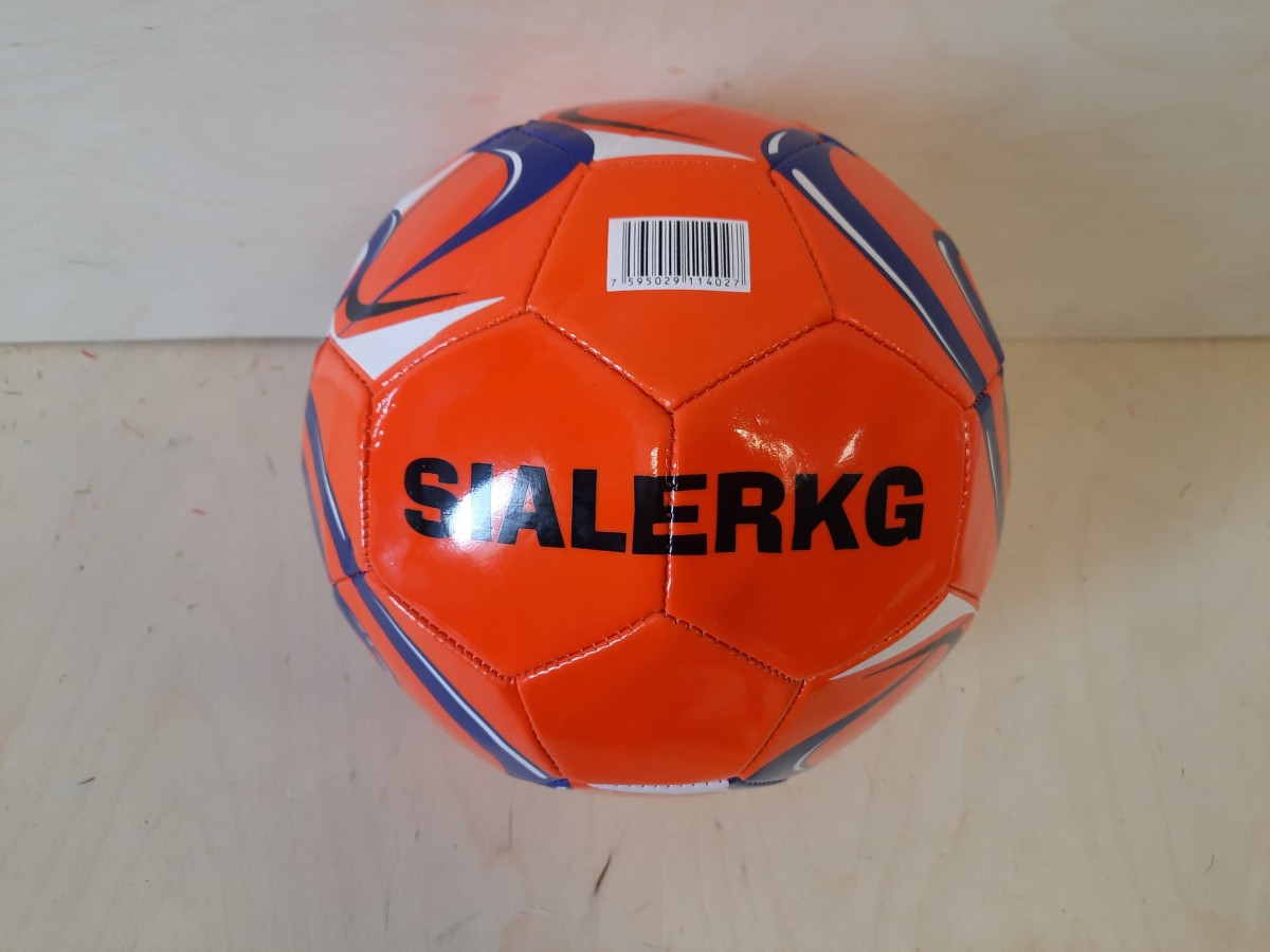 Футбольный мяч оранжевый