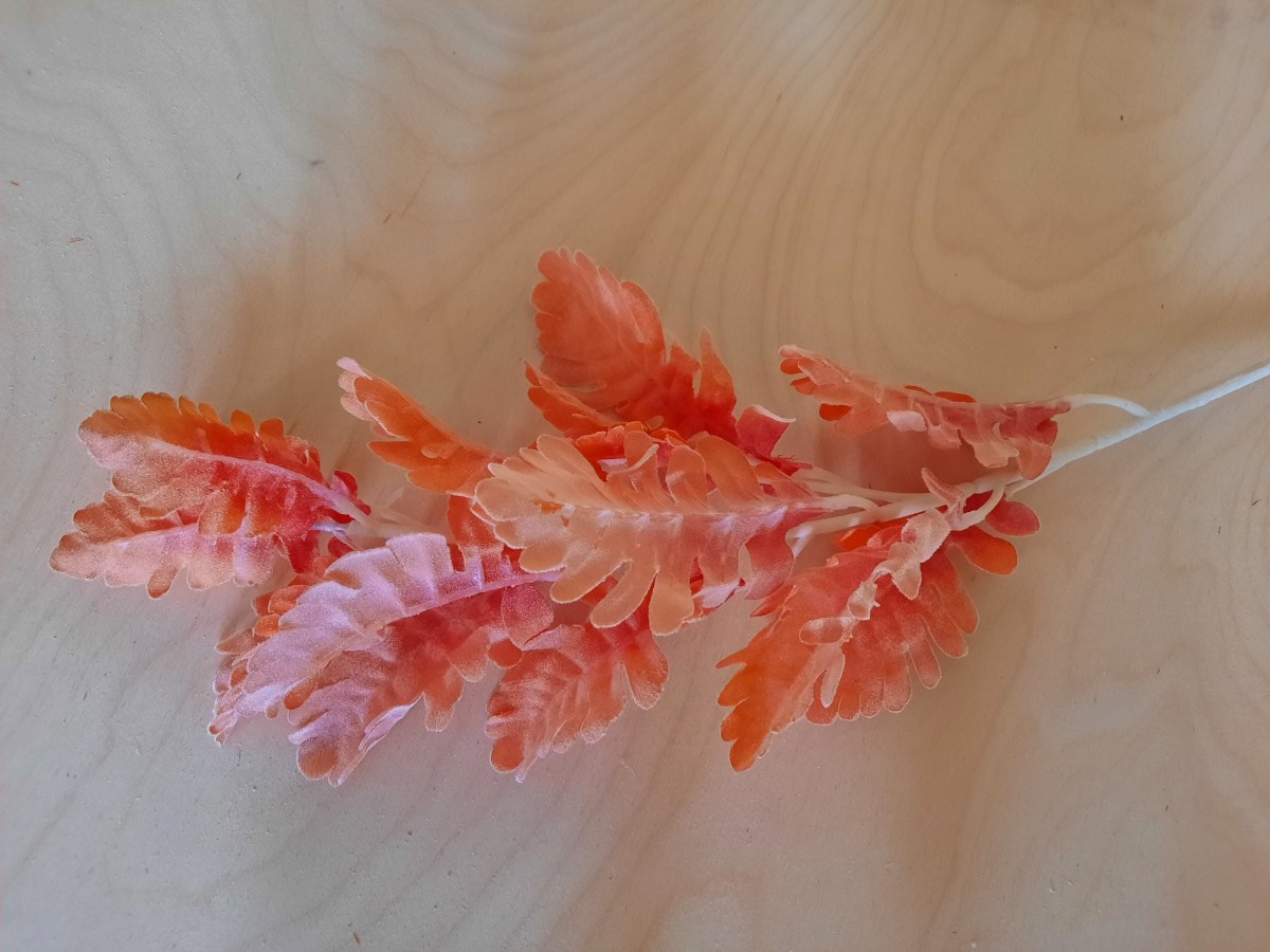 Ветка флоковая, 13 листков, 79 см, цвет - оранжевый.