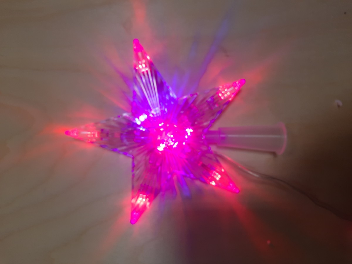 Звезда - гирлянда электрическая, 17 см, цветные лампы.