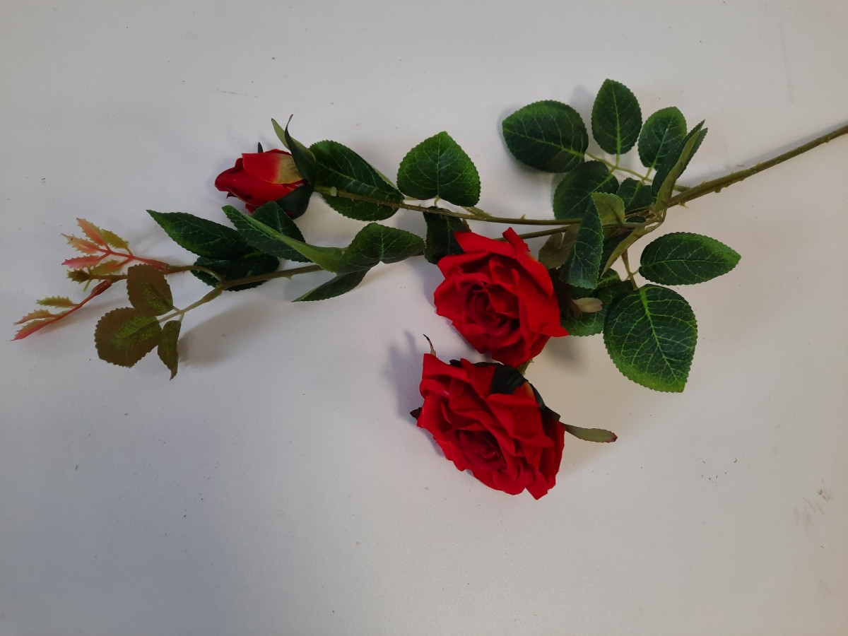 Ветка розы, 83 см, 2 головы + 1 бутон, цвет - красный.