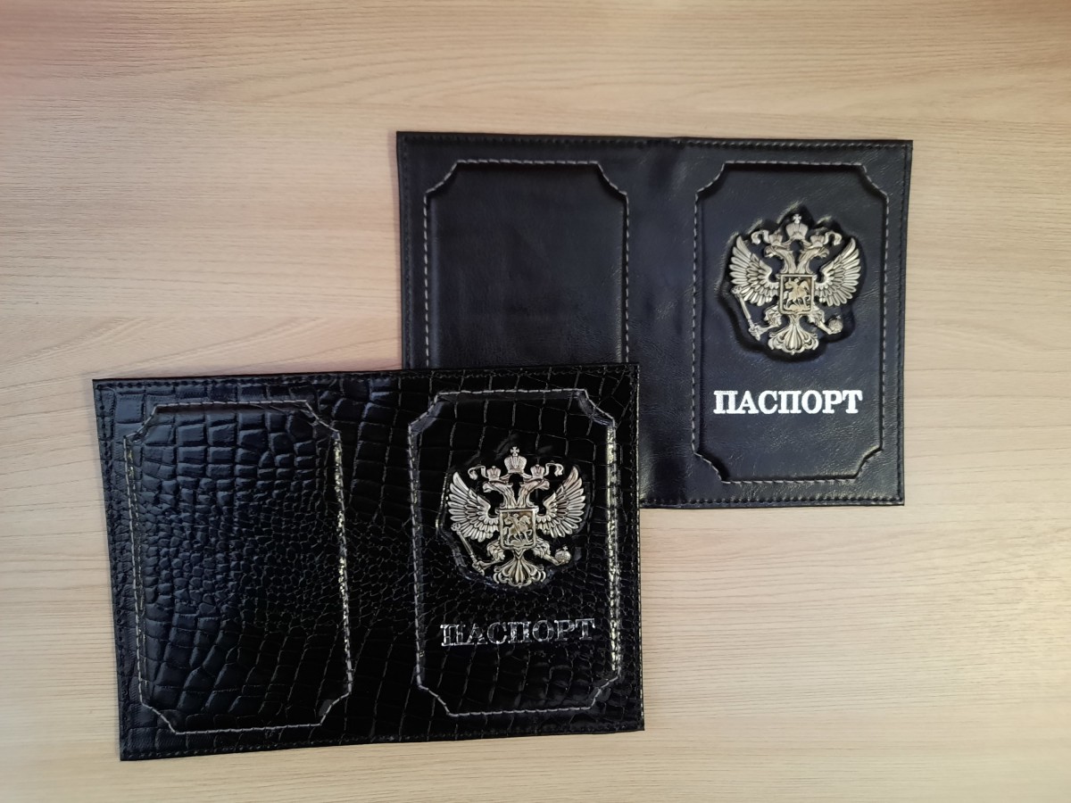 Обложка на паспорт "Герб", цвет - чёрный.