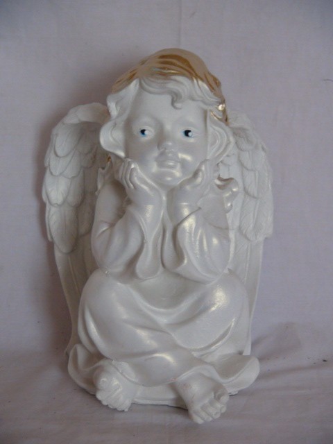 Сувенир "Ангел сидя средний", 26 х  21 см, гипс.