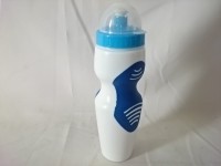 Спортивная бутылка для воды 700 мл. с синей крышкой