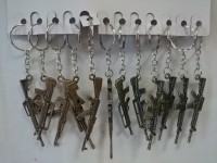Брелок для ключей металлический "РУЖЬЁ", цена за 12 штук.