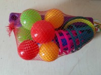 Игра "Кольцеброс", с кольцами и мячиками.