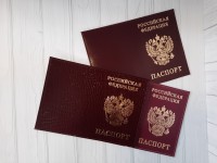 Обложка на паспорт,  натуральная кожа, цвет - бардовые оттенки.