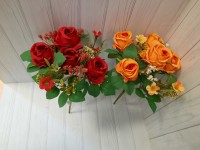 Букет роз с травкой, 32 см, цена за 1 букет, цвета - красный, оранжевый.