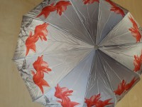 Зонт женский полуавтомат, 10 спиц, цветной, шёлк, цвет - светло-серый, красные цветы.