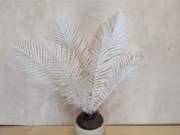 Куст папоротника белый, 82 см.